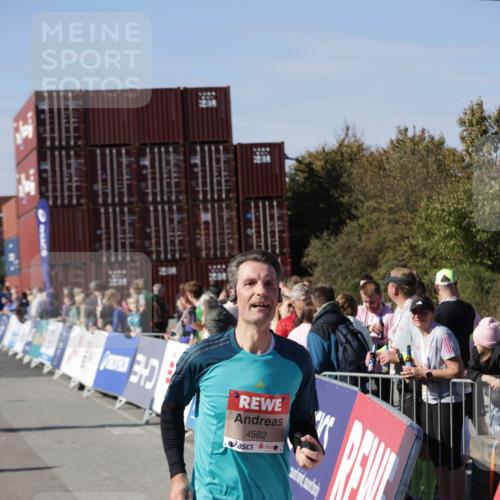 03.10.2025 - Köhlbrandbrückenlauf Jannik Wohlers http://msf.ph/oto/9115851 03.10.2025 13:33:01 Ziel 4582, 4941, 5110, 5133, 5187, 5273, 5446, 6067, 6376, 6455 meine-sportfotos.de
