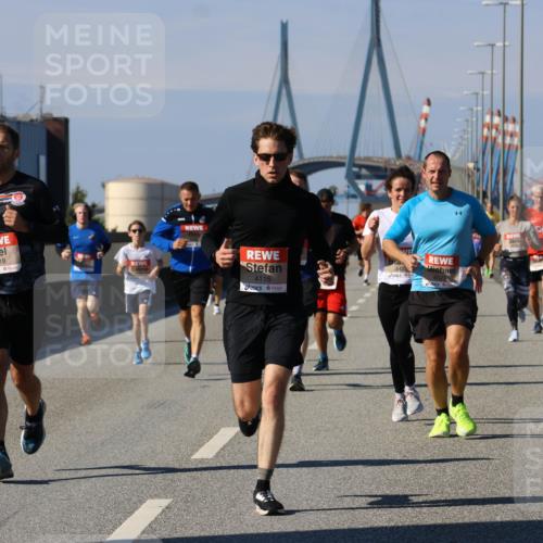 03.10.2025 - Köhlbrandbrückenlauf Strokosch-Dieckow http://msf.ph/oto/9115852 03.10.2025 12:49:47 Position 3 6018, 4116, 4422 meine-sportfotos.de
