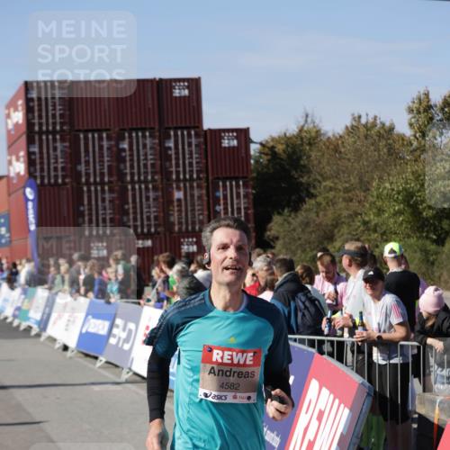 03.10.2025 - Köhlbrandbrückenlauf Jannik Wohlers http://msf.ph/oto/9115857 03.10.2025 13:33:01 Ziel 4582, 4941, 5110, 5133, 5187, 5273, 5446, 6067, 6376, 6455 meine-sportfotos.de