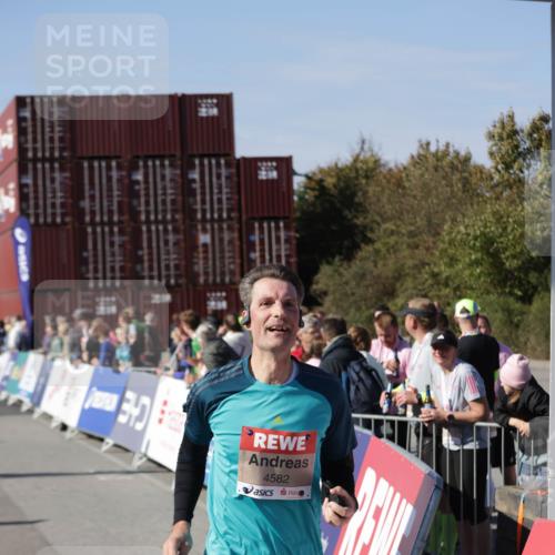 03.10.2025 - Köhlbrandbrückenlauf Jannik Wohlers http://msf.ph/oto/9115862 03.10.2025 13:33:01 Ziel 4582, 4941, 5110, 5133, 5187, 5273, 5446, 6067, 6376, 6455 meine-sportfotos.de