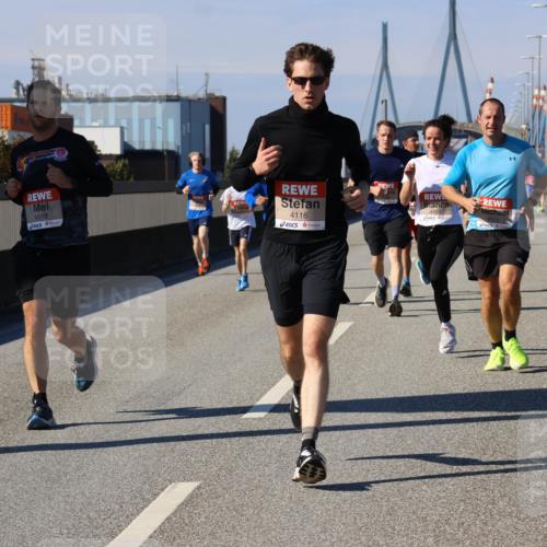 03.10.2025 - Köhlbrandbrückenlauf Strokosch-Dieckow http://msf.ph/oto/9115864 03.10.2025 12:49:48 Position 3 6018, 4116, 4422 meine-sportfotos.de