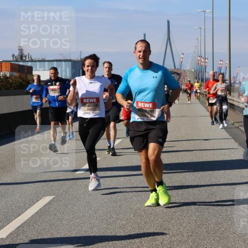 03.10.2025 - Köhlbrandbrückenlauf Strokosch-Dieckow http://msf.ph/oto/9115874 03.10.2025 12:49:50 Position 3 4422, 6523, 5785 meine-sportfotos.de
