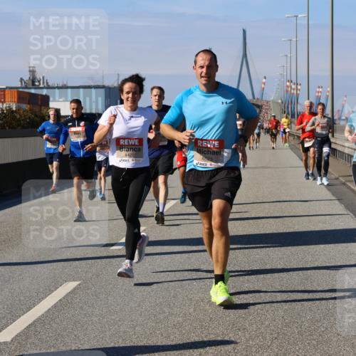 03.10.2025 - Köhlbrandbrückenlauf Strokosch-Dieckow http://msf.ph/oto/9115877 03.10.2025 12:49:50 Position 3 4422, 6523, 5785 meine-sportfotos.de
