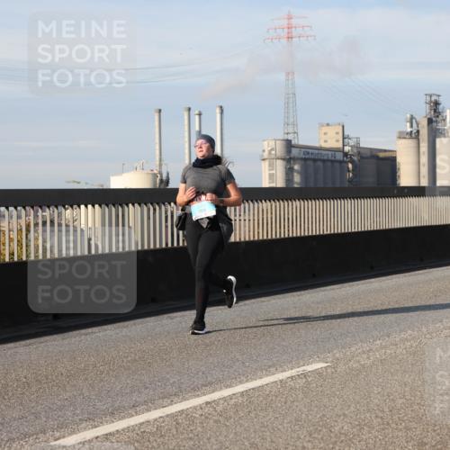 03.10.2025 - Köhlbrandbrückenlauf Lena Gebhardt http://msf.ph/oto/9115879 03.10.2025 10:18:40 Position 2  meine-sportfotos.de