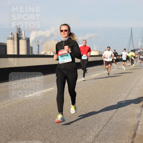 03.10.2025 - Köhlbrandbrückenlauf Lena Gebhardt http://msf.ph/oto/9115913 03.10.2025 09:43:51 Position 2 3174 meine-sportfotos.de