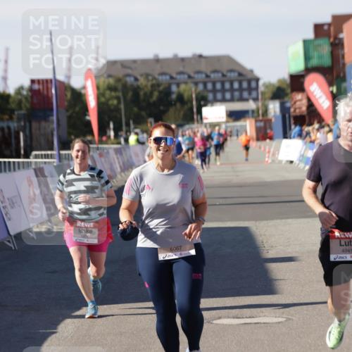 03.10.2025 - Köhlbrandbrückenlauf Jannik Wohlers http://msf.ph/oto/9115921 03.10.2025 13:33:04 Ziel 4582, 4941, 5110, 6067, 6376, 6455 meine-sportfotos.de
