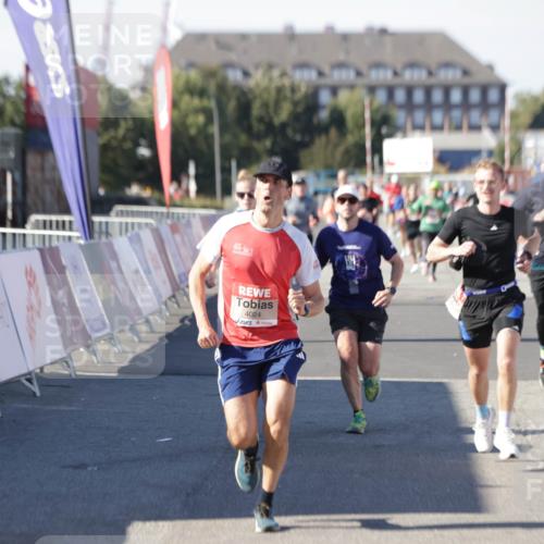 03.10.2025 - Köhlbrandbrückenlauf Jannik Wohlers http://msf.ph/oto/9115923 03.10.2025 13:02:32 Ziel 4024, 4187, 4271, 4277, 4337, 4380, 4783, 5080, 5747, 5784, 6320, 6321, 6465, 6479, 6492, 6783 meine-sportfotos.de