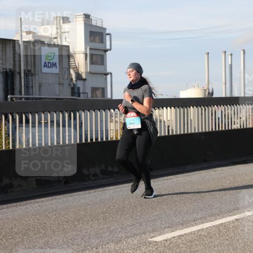 03.10.2025 - Köhlbrandbrückenlauf Lena Gebhardt http://msf.ph/oto/9115925 03.10.2025 10:18:41 Position 2 3824 meine-sportfotos.de