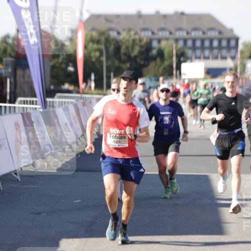 03.10.2025 - Köhlbrandbrückenlauf Jannik Wohlers http://msf.ph/oto/9115929 03.10.2025 13:02:32 Ziel 4024, 4187, 4271, 4277, 4337, 4380, 4783, 5080, 5747, 5784, 6320, 6321, 6465, 6479, 6492, 6783 meine-sportfotos.de