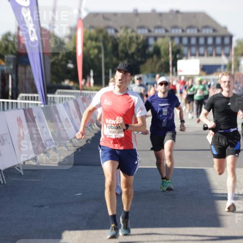 03.10.2025 - Köhlbrandbrückenlauf Jannik Wohlers http://msf.ph/oto/9115934 03.10.2025 13:02:32 Ziel 4024, 4187, 4271, 4277, 4337, 4380, 4783, 5080, 5747, 5784, 6320, 6321, 6465, 6479, 6492, 6783 meine-sportfotos.de