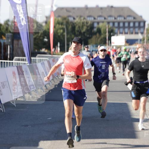 03.10.2025 - Köhlbrandbrückenlauf Jannik Wohlers http://msf.ph/oto/9115939 03.10.2025 13:02:32 Ziel 4024, 4187, 4271, 4277, 4337, 4380, 4783, 5080, 5747, 5784, 6320, 6321, 6465, 6479, 6492, 6783 meine-sportfotos.de