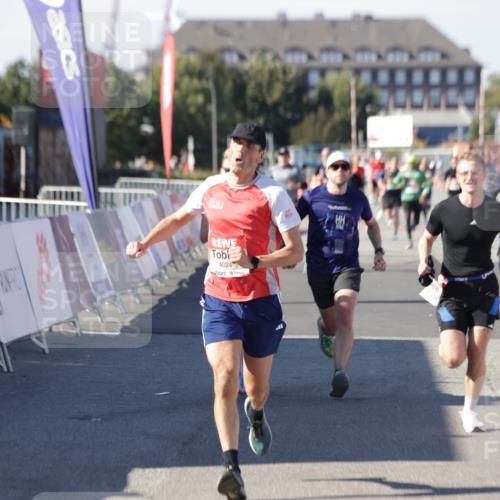 03.10.2025 - Köhlbrandbrückenlauf Jannik Wohlers http://msf.ph/oto/9115944 03.10.2025 13:02:32 Ziel 4024, 4187, 4271, 4277, 4337, 4380, 4783, 5080, 5747, 5784, 6320, 6321, 6465, 6479, 6492, 6783 meine-sportfotos.de
