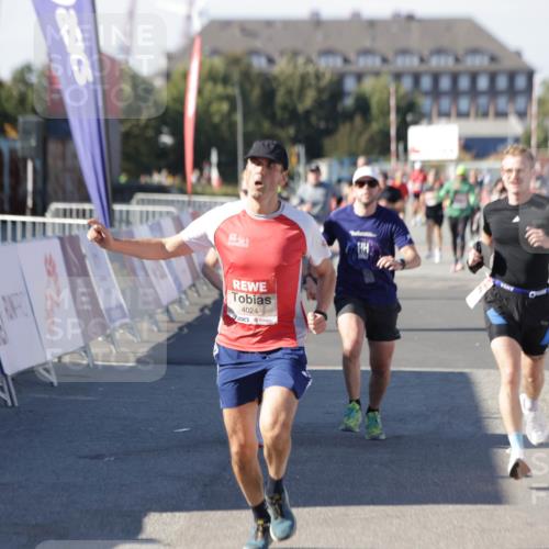 03.10.2025 - Köhlbrandbrückenlauf Jannik Wohlers http://msf.ph/oto/9115954 03.10.2025 13:02:32 Ziel 4024, 4187, 4271, 4277, 4337, 4380, 4783, 5080, 5747, 5784, 6320, 6321, 6465, 6479, 6492, 6783 meine-sportfotos.de