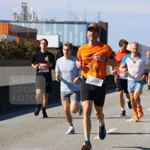 03.10.2025 - Köhlbrandbrückenlauf Strokosch-Dieckow http://msf.ph/oto/9115967 03.10.2025 12:50:04 Position 3 45 meine-sportfotos.de