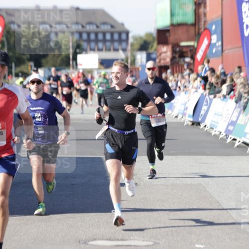 03.10.2025 - Köhlbrandbrückenlauf Jannik Wohlers http://msf.ph/oto/9115968 03.10.2025 13:02:33 Ziel 4024, 4187, 4271, 4277, 4337, 4380, 4783, 5080, 5784, 6320, 6321, 6465, 6479, 6492, 6783 meine-sportfotos.de