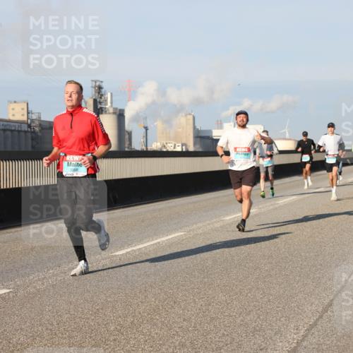 03.10.2025 - Köhlbrandbrückenlauf Lena Gebhardt http://msf.ph/oto/9115973 03.10.2025 09:43:54 Position 2 3358 meine-sportfotos.de