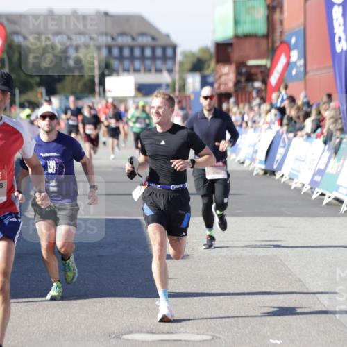 03.10.2025 - Köhlbrandbrückenlauf Jannik Wohlers http://msf.ph/oto/9115974 03.10.2025 13:02:33 Ziel 4024, 4187, 4271, 4277, 4337, 4380, 4783, 5080, 5784, 6320, 6321, 6465, 6479, 6492, 6783 meine-sportfotos.de