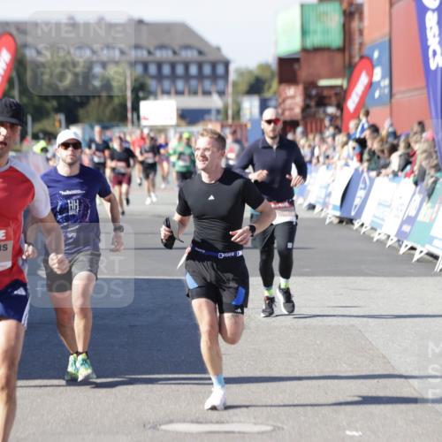 03.10.2025 - Köhlbrandbrückenlauf Jannik Wohlers http://msf.ph/oto/9115979 03.10.2025 13:02:33 Ziel 4024, 4187, 4271, 4277, 4337, 4380, 4783, 5080, 5784, 6320, 6321, 6465, 6479, 6492, 6783 meine-sportfotos.de