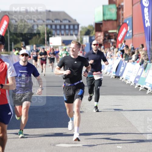 03.10.2025 - Köhlbrandbrückenlauf Jannik Wohlers http://msf.ph/oto/9115995 03.10.2025 13:02:33 Ziel 4024, 4187, 4271, 4277, 4337, 4380, 4783, 5080, 5784, 6320, 6321, 6465, 6479, 6492, 6783 meine-sportfotos.de