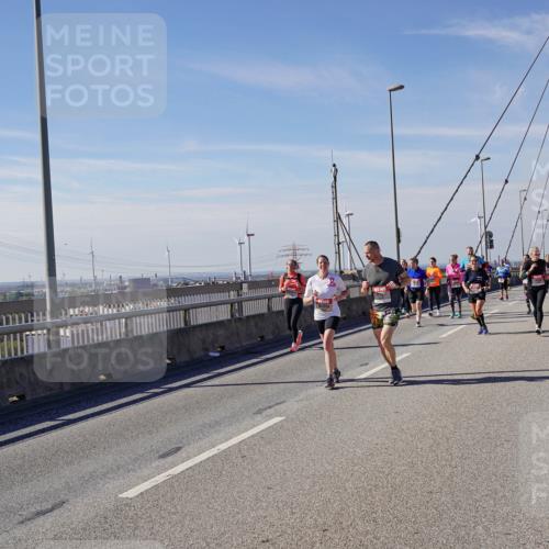 03.10.2025 - Köhlbrandbrückenlauf Michael Burmester http://msf.ph/oto/9115998 03.10.2025 12:57:40 Position 2  meine-sportfotos.de