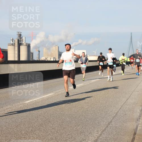03.10.2025 - Köhlbrandbrückenlauf Lena Gebhardt http://msf.ph/oto/9115999 03.10.2025 09:43:54 Position 2 3358, 1271 meine-sportfotos.de