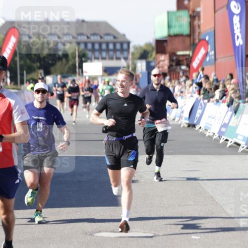 03.10.2025 - Köhlbrandbrückenlauf Jannik Wohlers http://msf.ph/oto/9116001 03.10.2025 13:02:33 Ziel 4024, 4187, 4271, 4277, 4337, 4380, 4783, 5080, 5784, 6320, 6321, 6465, 6479, 6492, 6783 meine-sportfotos.de