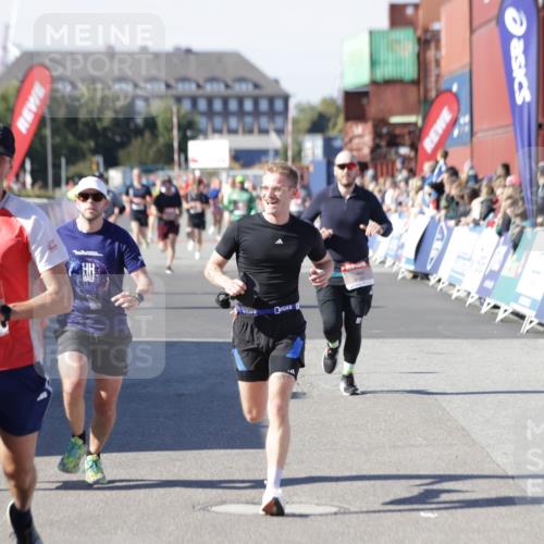 03.10.2025 - Köhlbrandbrückenlauf Jannik Wohlers http://msf.ph/oto/9116004 03.10.2025 13:02:33 Ziel 4024, 4187, 4271, 4277, 4337, 4380, 4783, 5080, 5784, 6320, 6321, 6465, 6479, 6492, 6783 meine-sportfotos.de