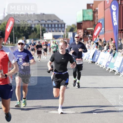 03.10.2025 - Köhlbrandbrückenlauf Jannik Wohlers http://msf.ph/oto/9116009 03.10.2025 13:02:33 Ziel 4024, 4187, 4271, 4277, 4337, 4380, 4783, 5080, 5784, 6320, 6321, 6465, 6479, 6492, 6783 meine-sportfotos.de