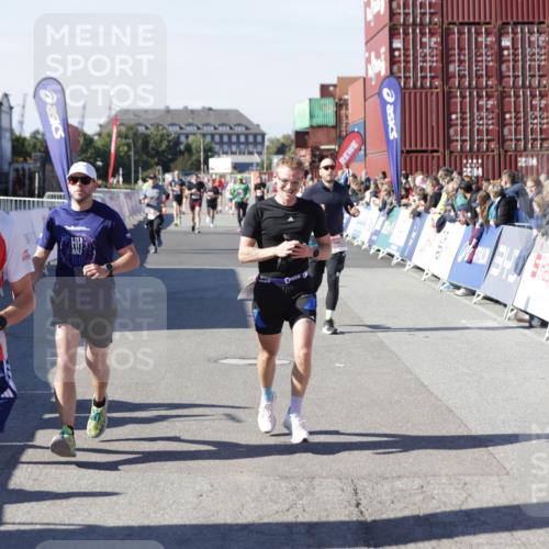 03.10.2025 - Köhlbrandbrückenlauf Jannik Wohlers http://msf.ph/oto/9116023 03.10.2025 13:02:35 Ziel 4024, 4187, 4271, 4277, 4380, 4783, 5080, 5726, 5784, 6320, 6321, 6479, 6783 meine-sportfotos.de