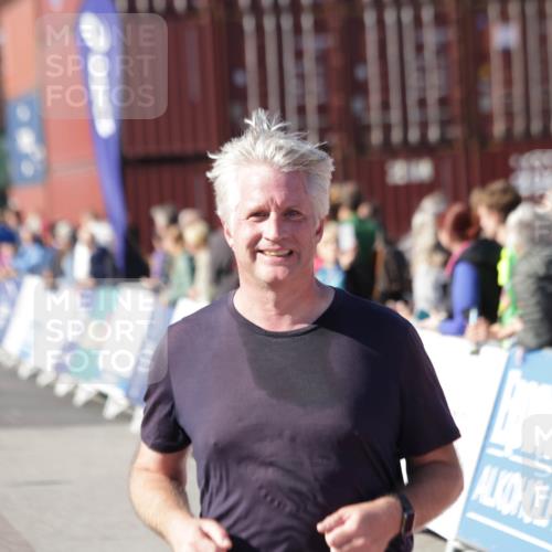 03.10.2025 - Köhlbrandbrückenlauf Jannik Wohlers http://msf.ph/oto/9116025 03.10.2025 13:33:06 Ziel 4582, 4941, 6067, 6376, 6455 meine-sportfotos.de