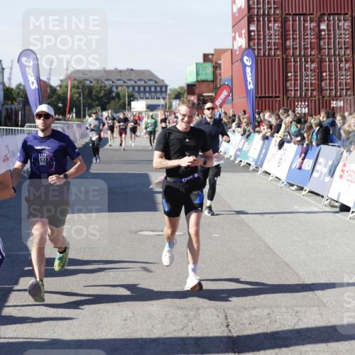03.10.2025 - Köhlbrandbrückenlauf Jannik Wohlers http://msf.ph/oto/9116028 03.10.2025 13:02:35 Ziel 4024, 4187, 4271, 4277, 4380, 4783, 5080, 5726, 5784, 6320, 6321, 6479, 6783 meine-sportfotos.de