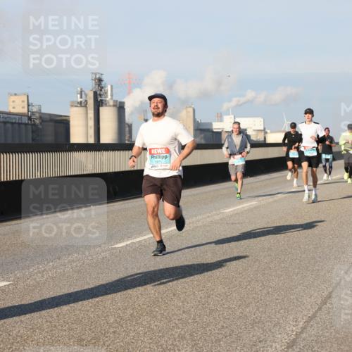 03.10.2025 - Köhlbrandbrückenlauf Lena Gebhardt http://msf.ph/oto/9116031 03.10.2025 09:43:55 Position 2 1271 meine-sportfotos.de