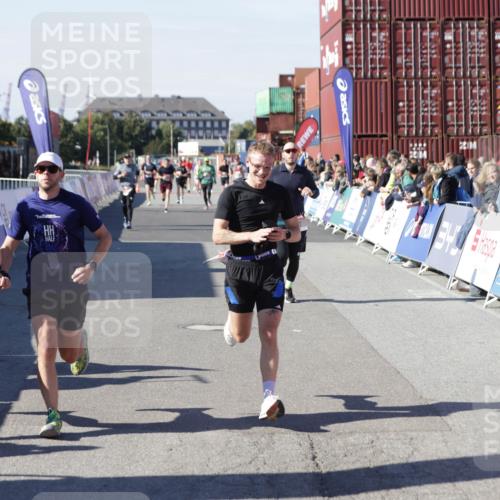 03.10.2025 - Köhlbrandbrückenlauf Jannik Wohlers http://msf.ph/oto/9116034 03.10.2025 13:02:35 Ziel 4024, 4187, 4271, 4277, 4380, 4783, 5080, 5726, 5784, 6320, 6321, 6479, 6783 meine-sportfotos.de