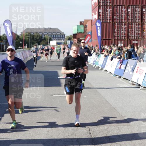 03.10.2025 - Köhlbrandbrückenlauf Jannik Wohlers http://msf.ph/oto/9116038 03.10.2025 13:02:35 Ziel 4024, 4187, 4271, 4277, 4380, 4783, 5080, 5726, 5784, 6320, 6321, 6479, 6783 meine-sportfotos.de
