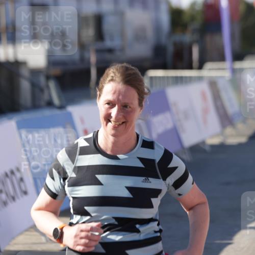 03.10.2025 - Köhlbrandbrückenlauf Jannik Wohlers http://msf.ph/oto/9116041 03.10.2025 13:33:07 Ziel 4582, 4941, 6067, 6376, 6455 meine-sportfotos.de