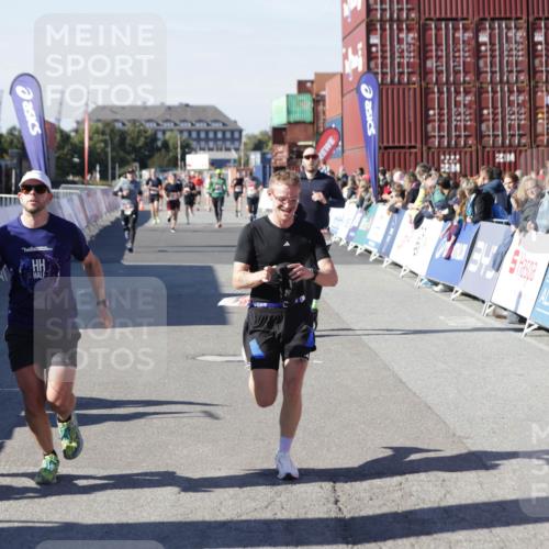 03.10.2025 - Köhlbrandbrückenlauf Jannik Wohlers http://msf.ph/oto/9116045 03.10.2025 13:02:35 Ziel 4024, 4187, 4271, 4277, 4380, 4783, 5080, 5726, 5784, 6320, 6321, 6479, 6783 meine-sportfotos.de
