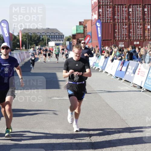 03.10.2025 - Köhlbrandbrückenlauf Jannik Wohlers http://msf.ph/oto/9116054 03.10.2025 13:02:35 Ziel 4024, 4187, 4271, 4277, 4380, 4783, 5080, 5726, 5784, 6320, 6321, 6479, 6783 meine-sportfotos.de