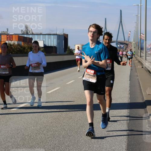 03.10.2025 - Köhlbrandbrückenlauf Strokosch-Dieckow http://msf.ph/oto/9116055 03.10.2025 12:50:16 Position 3 4332, 4247, 5048 meine-sportfotos.de