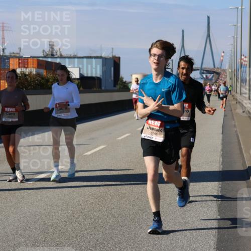 03.10.2025 - Köhlbrandbrückenlauf Strokosch-Dieckow http://msf.ph/oto/9116060 03.10.2025 12:50:16 Position 3 4246, 4247, 5048 meine-sportfotos.de