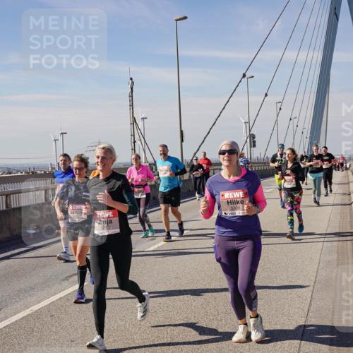 03.10.2025 - Köhlbrandbrückenlauf Michael Burmester http://msf.ph/oto/9116064 03.10.2025 12:57:44 Position 2 5577, 5285, 5308 meine-sportfotos.de