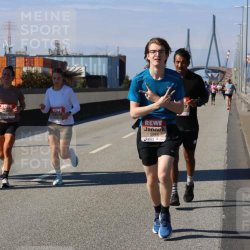 03.10.2025 - Köhlbrandbrückenlauf Strokosch-Dieckow http://msf.ph/oto/9116071 03.10.2025 12:50:16 Position 3 4332, 4247, 5048 meine-sportfotos.de