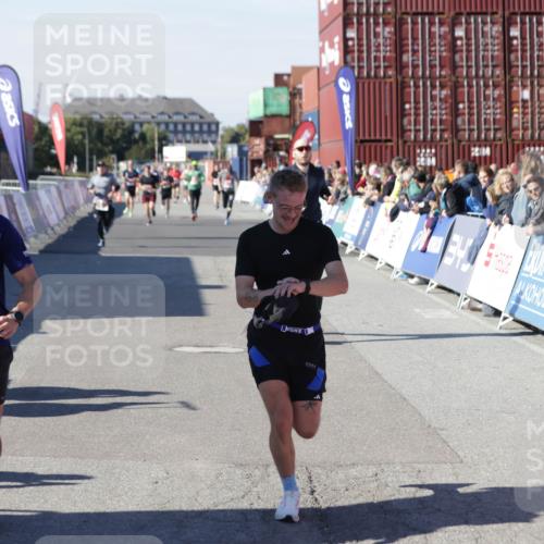 03.10.2025 - Köhlbrandbrückenlauf Jannik Wohlers http://msf.ph/oto/9116074 03.10.2025 13:02:35 Ziel 4024, 4187, 4271, 4277, 4380, 4783, 5080, 5726, 5784, 6320, 6321, 6479, 6783 meine-sportfotos.de