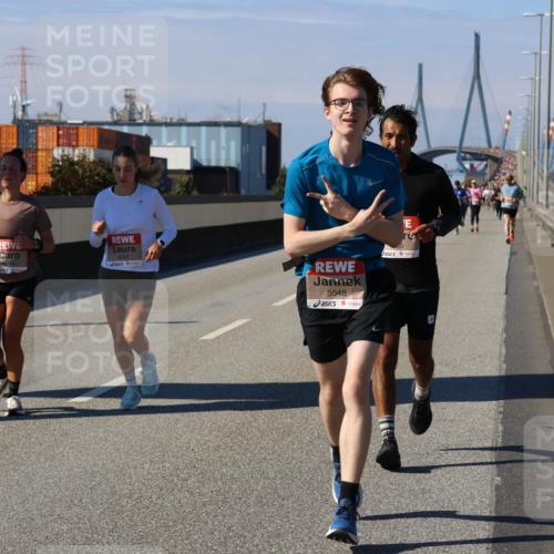 03.10.2025 - Köhlbrandbrückenlauf Strokosch-Dieckow http://msf.ph/oto/9116075 03.10.2025 12:50:16 Position 3 4332, 4246, 4247, 5048 meine-sportfotos.de
