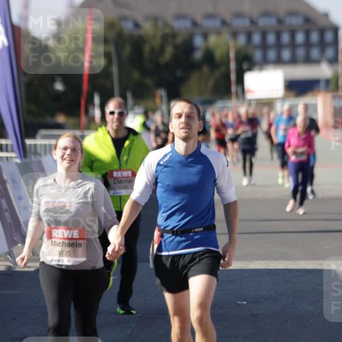 03.10.2025 - Köhlbrandbrückenlauf Jannik Wohlers http://msf.ph/oto/9116077 03.10.2025 13:33:13 Ziel 4755, 4775, 4941, 5783, 6067, 6376, 6455 meine-sportfotos.de