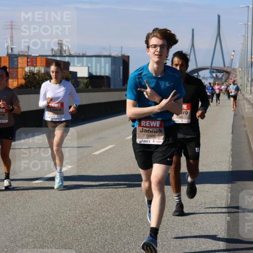 03.10.2025 - Köhlbrandbrückenlauf Strokosch-Dieckow http://msf.ph/oto/9116080 03.10.2025 12:50:16 Position 3 4246, 4247, 5048, 4665 meine-sportfotos.de