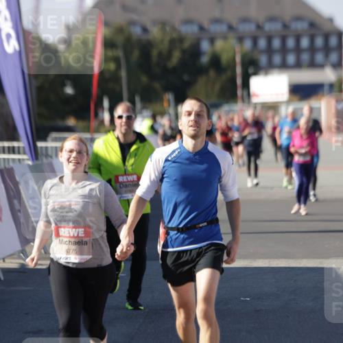 03.10.2025 - Köhlbrandbrückenlauf Jannik Wohlers http://msf.ph/oto/9116082 03.10.2025 13:33:13 Ziel 4755, 4775, 4941, 5783, 6067, 6376, 6455 meine-sportfotos.de