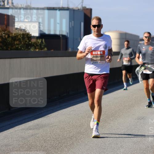 03.10.2025 - Köhlbrandbrückenlauf Strokosch-Dieckow http://msf.ph/oto/9116083 03.10.2025 12:50:23 Position 3 6631 meine-sportfotos.de