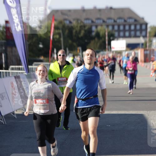 03.10.2025 - Köhlbrandbrückenlauf Jannik Wohlers http://msf.ph/oto/9116088 03.10.2025 13:33:13 Ziel 4755, 4775, 4941, 5783, 6067, 6376, 6455 meine-sportfotos.de