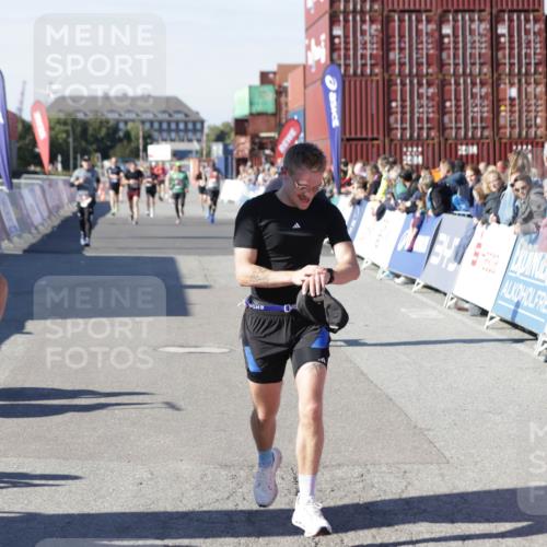 03.10.2025 - Köhlbrandbrückenlauf Jannik Wohlers http://msf.ph/oto/9116090 03.10.2025 13:02:35 Ziel 4024, 4187, 4271, 4277, 4380, 4783, 5080, 5726, 5784, 6320, 6321, 6479, 6783 meine-sportfotos.de