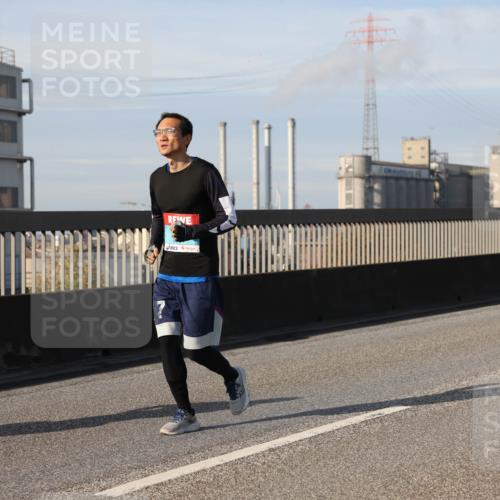 03.10.2025 - Köhlbrandbrückenlauf Lena Gebhardt http://msf.ph/oto/9116105 03.10.2025 10:18:55 Position 2  meine-sportfotos.de